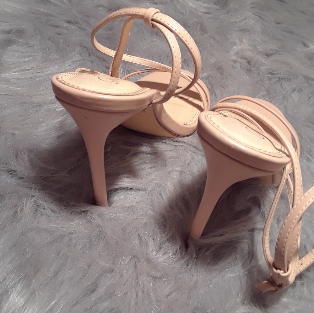 HEELS - Picture 2 of 3